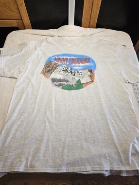 Vintage Behind Mount Rushmore Funny T Shirt Mens XXL Parody Travel Tourist